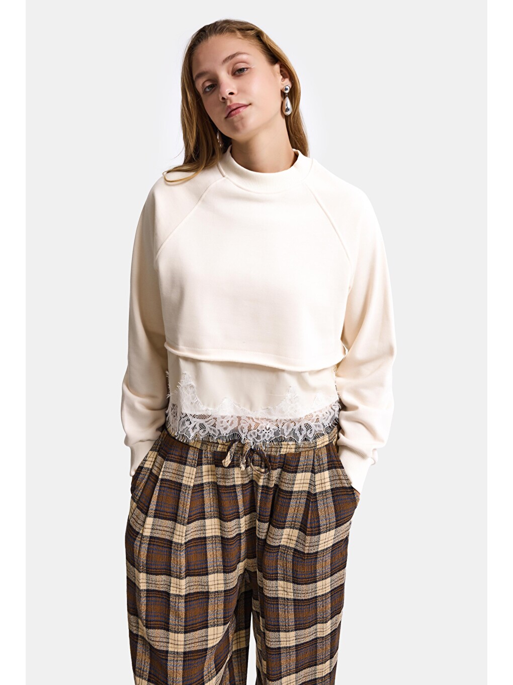 Kadın Bej W6-105 Dantel Detaylı Bol Kesim Tasarım Sweatshirt-6