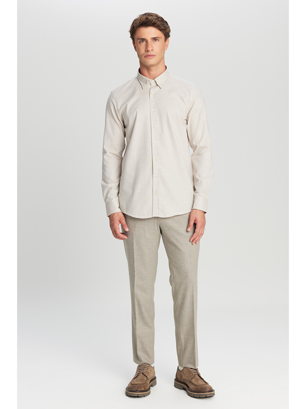 Erkek Bej %100 Pamuk Slim Fit Dar Kesim Düğmeli Yaka Balıksırtı Desenli Gömlek-1