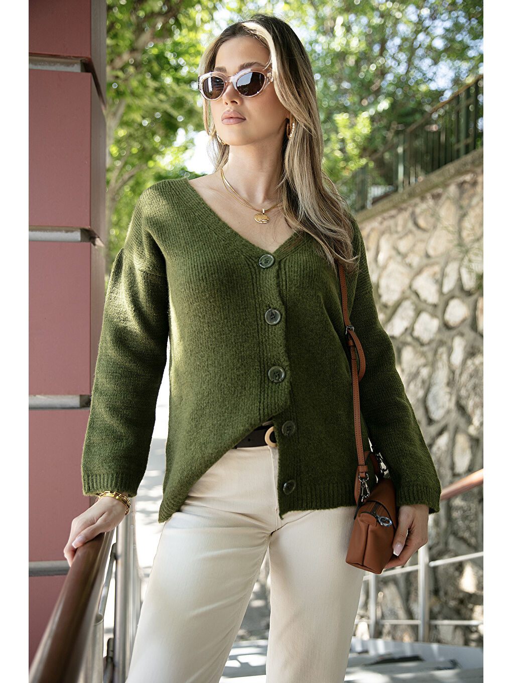 Haki Regular Fit V Yaka Düğmeli Triko Hırka 4616229