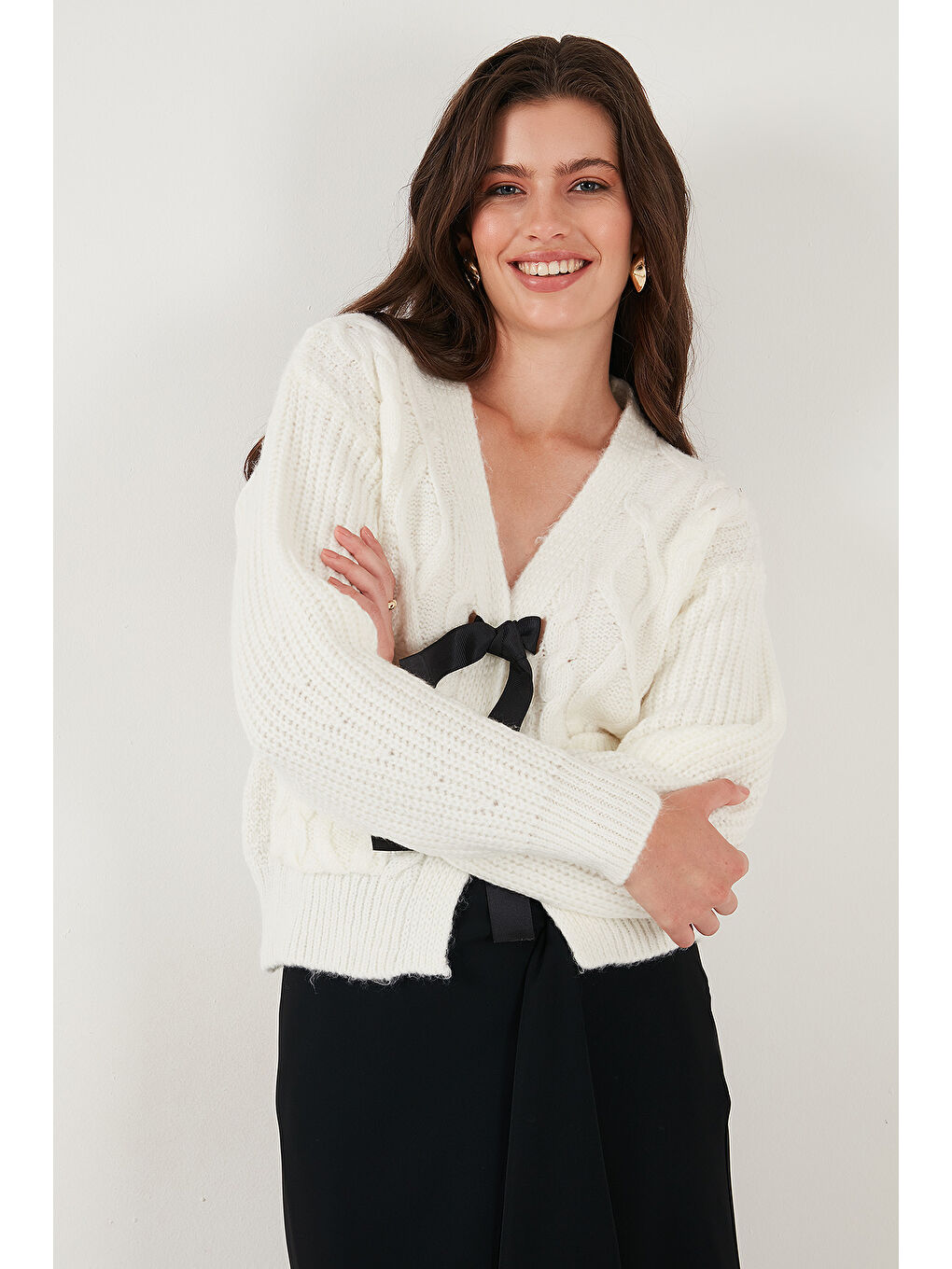 Ekru Premium Regular Fit V Yaka Fiyonk Bağlama Detaylı Örgü Desenli Triko Hırka 680KZ1947-3