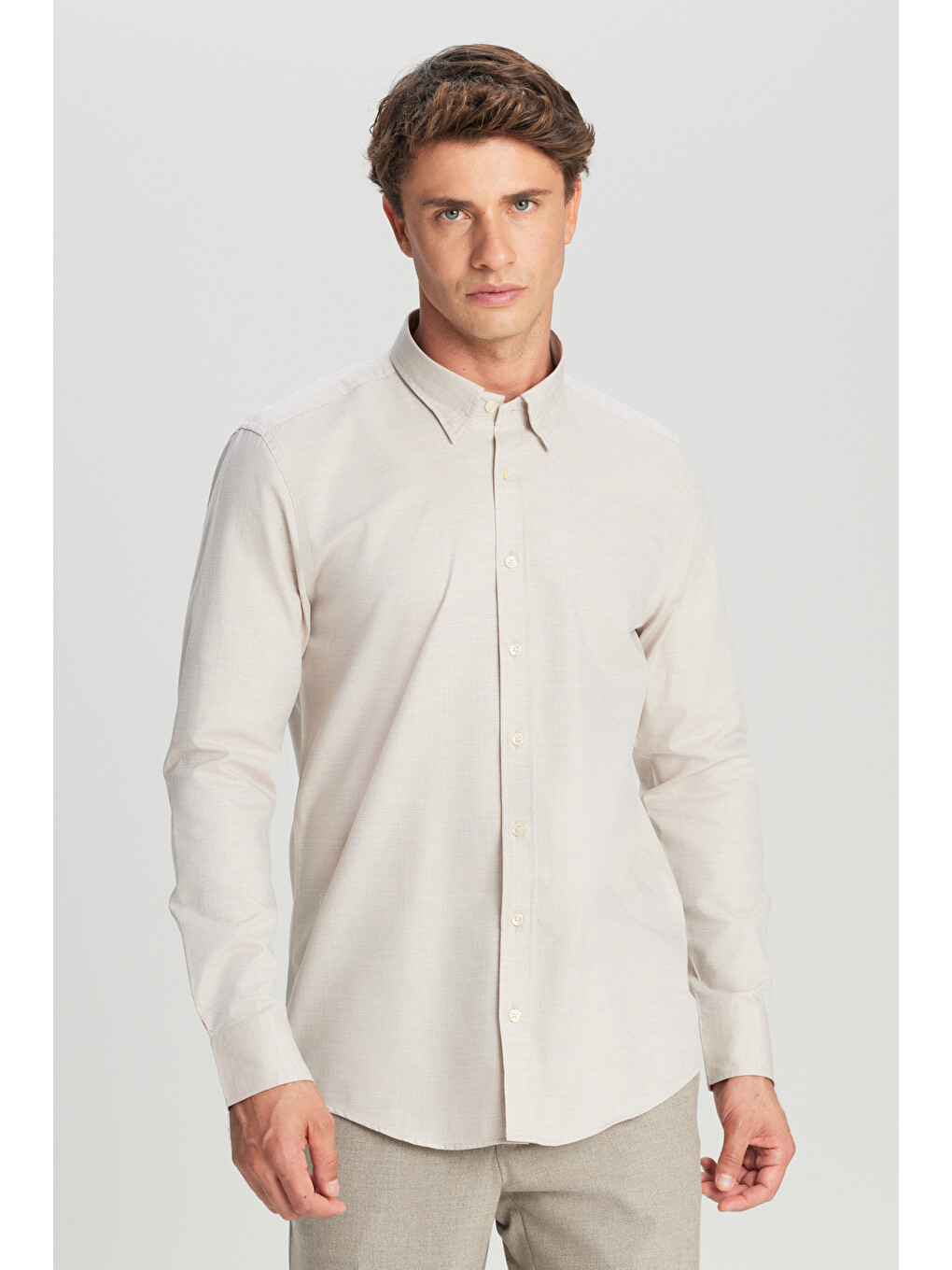 Erkek Bej %100 Pamuk Slim Fit Dar Kesim Düğmeli Yaka Balıksırtı Desenli Gömlek-2