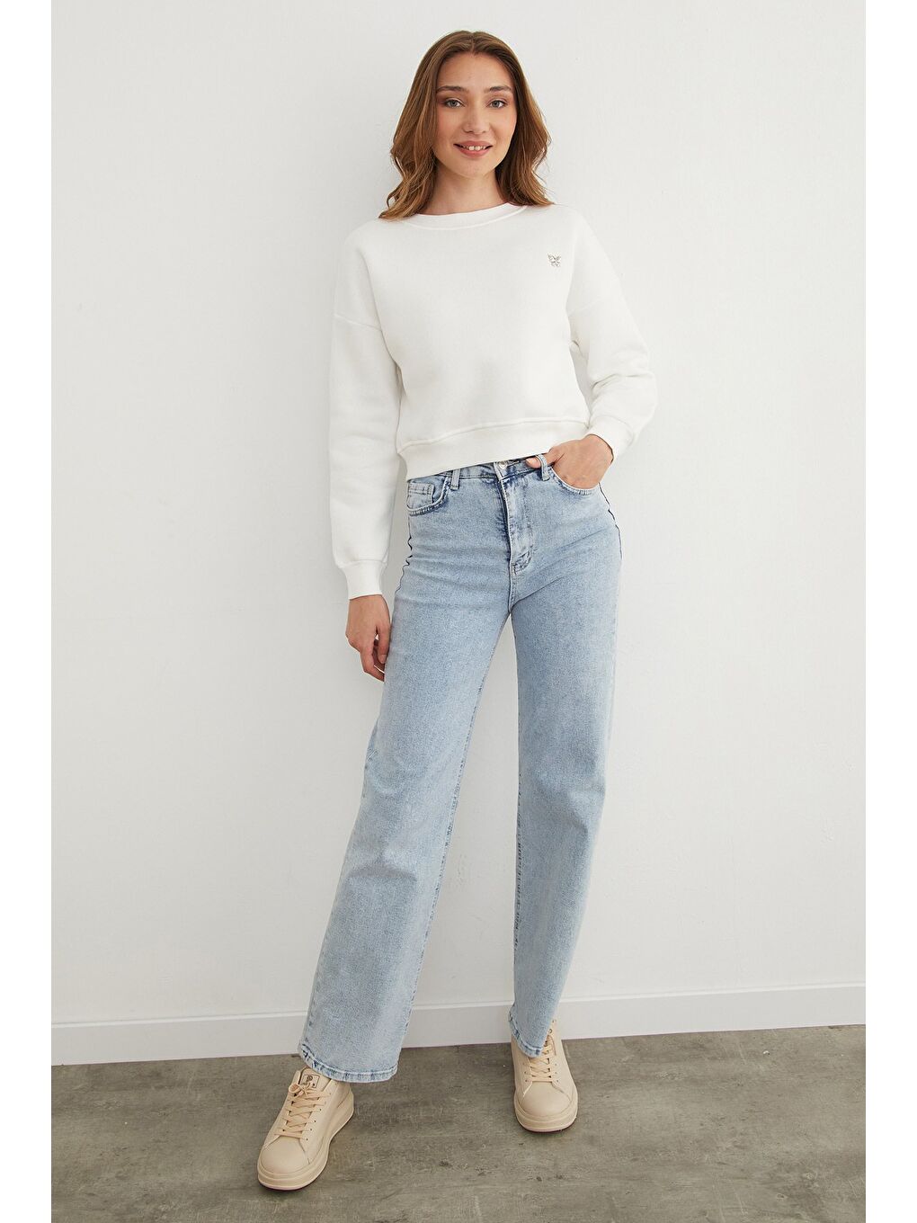 Ekru 3 İplik Metal Kelebek Aksesuarlı Sweatshirt-3