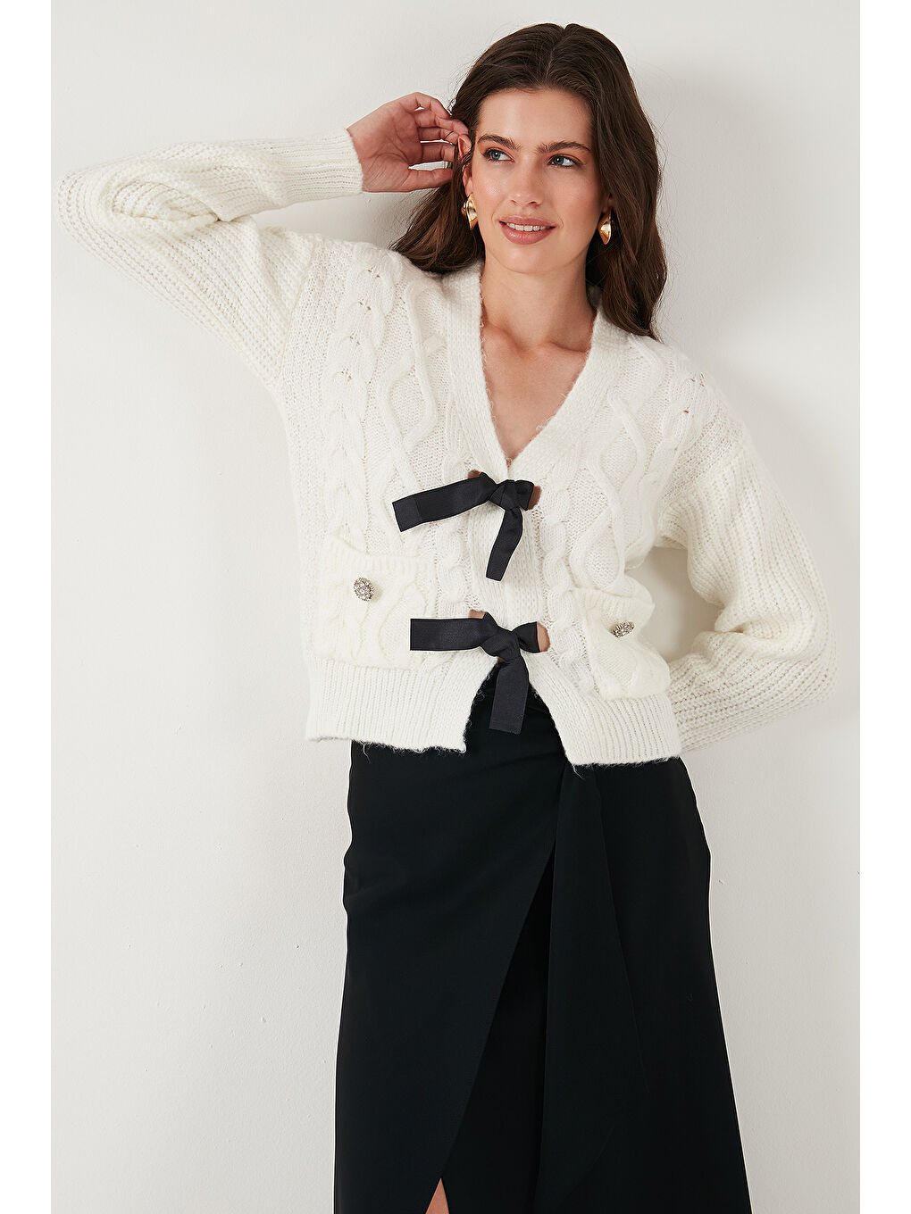 Ekru Premium Regular Fit V Yaka Fiyonk Bağlama Detaylı Örgü Desenli Triko Hırka 680KZ1947-4