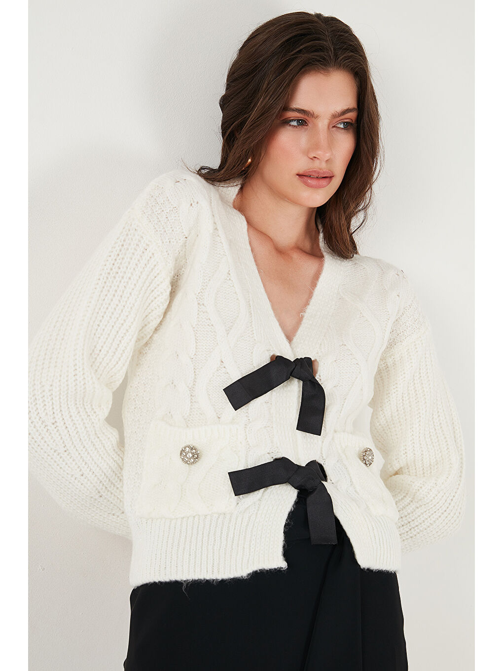 Ekru Premium Regular Fit V Yaka Fiyonk Bağlama Detaylı Örgü Desenli Triko Hırka 680KZ1947-5