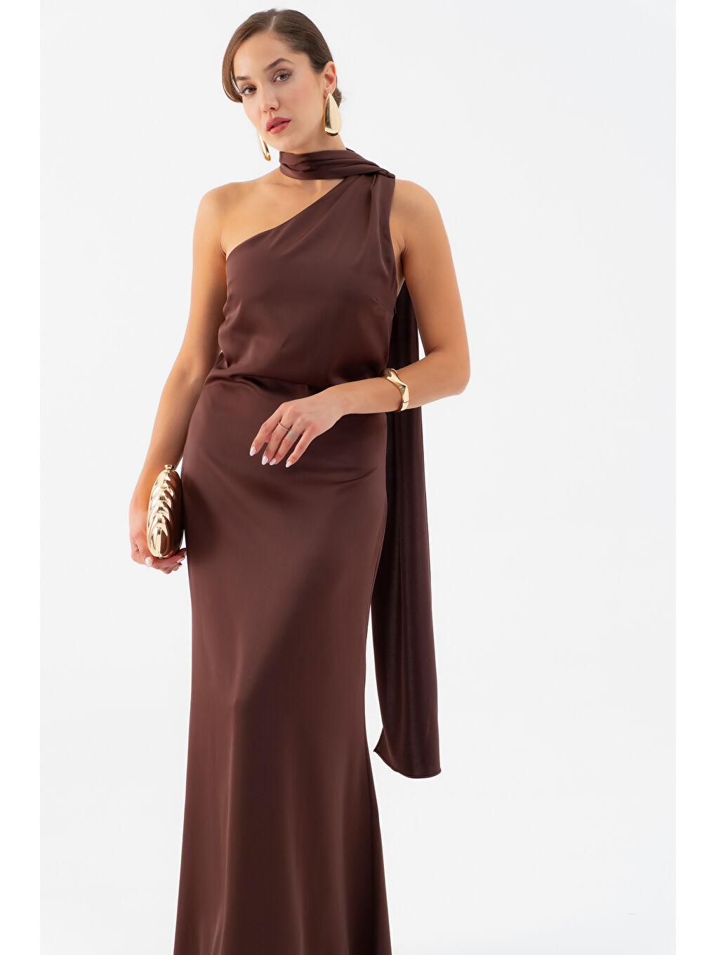 Kadın Kahverengi Tek Omuz Şal Yaka Uzun Saten Elbise-1