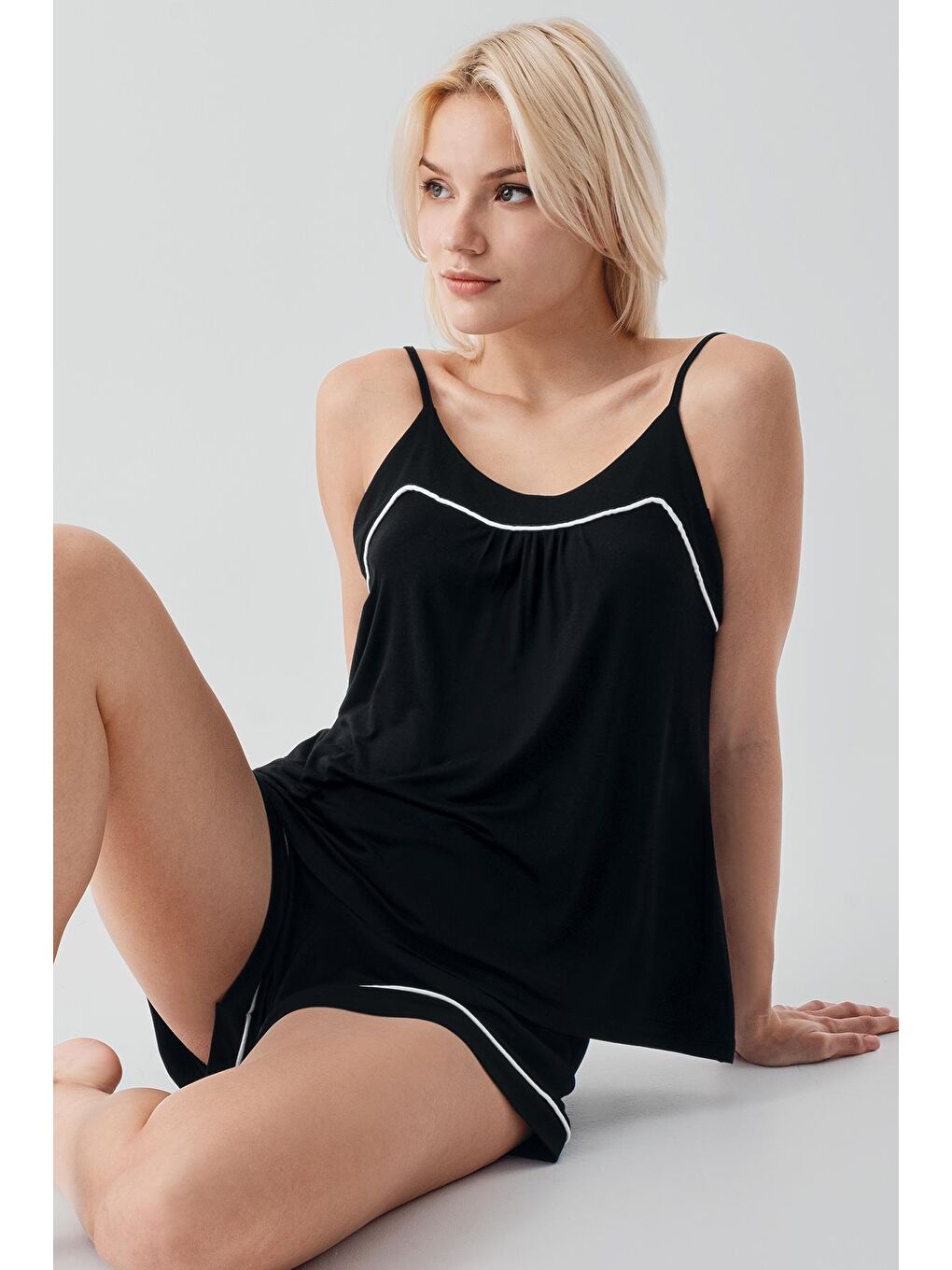 Siyah Askılı Biyeli Elastanlı Esnek Viskoz Soft Şortlu Pijama Takım 19216-5