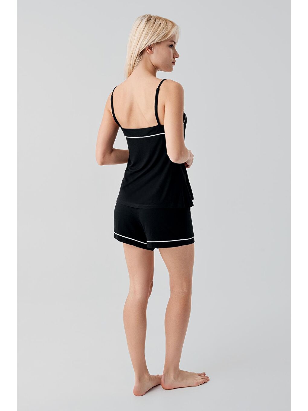 Siyah Askılı Biyeli Elastanlı Esnek Viskoz Soft Şortlu Pijama Takım 19216-6