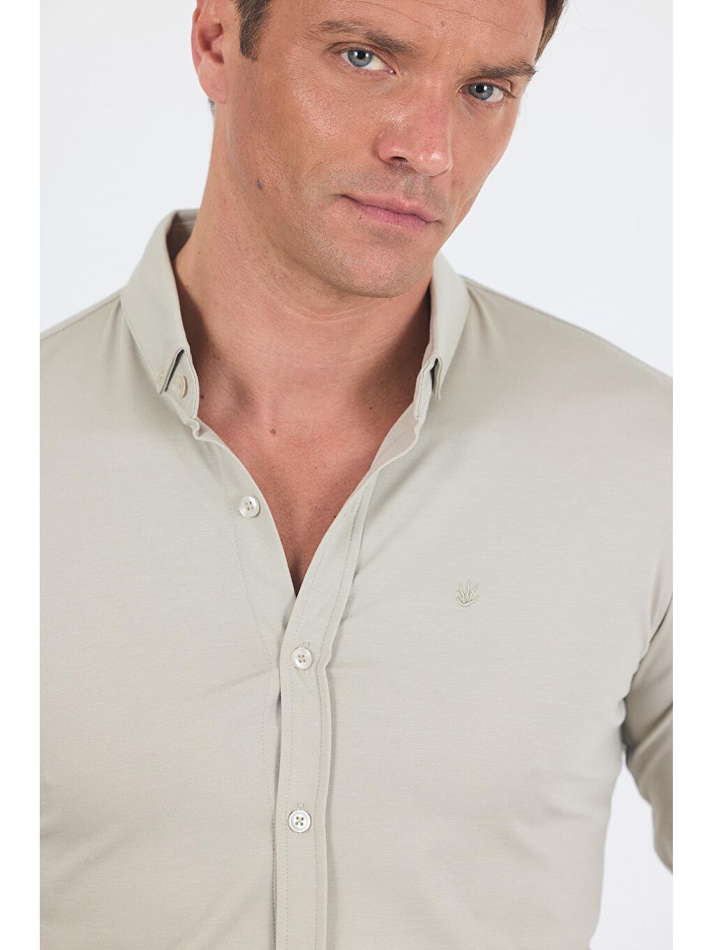 Gri İtalyan Düğmeli Yaka Uzunkol Cepsiz Slim Fit Gömlek 1004250254-3