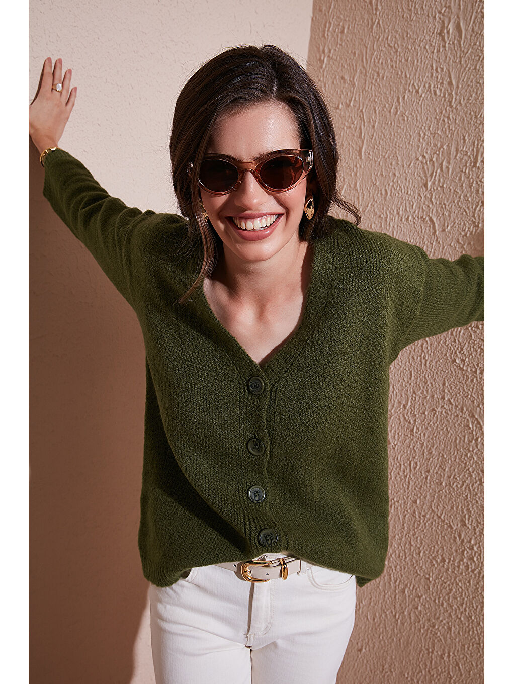 Haki Regular Fit V Yaka Düğmeli Triko Hırka 4616229-2