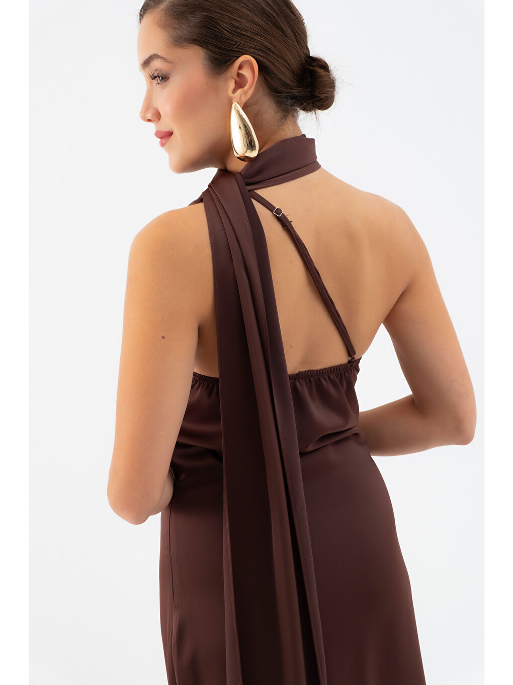 Kadın Kahverengi Tek Omuz Şal Yaka Uzun Saten Elbise-4