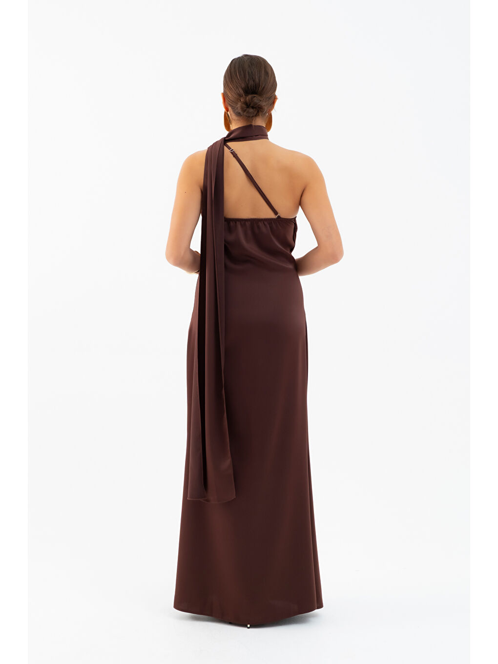 Kadın Kahverengi Tek Omuz Şal Yaka Uzun Saten Elbise-5