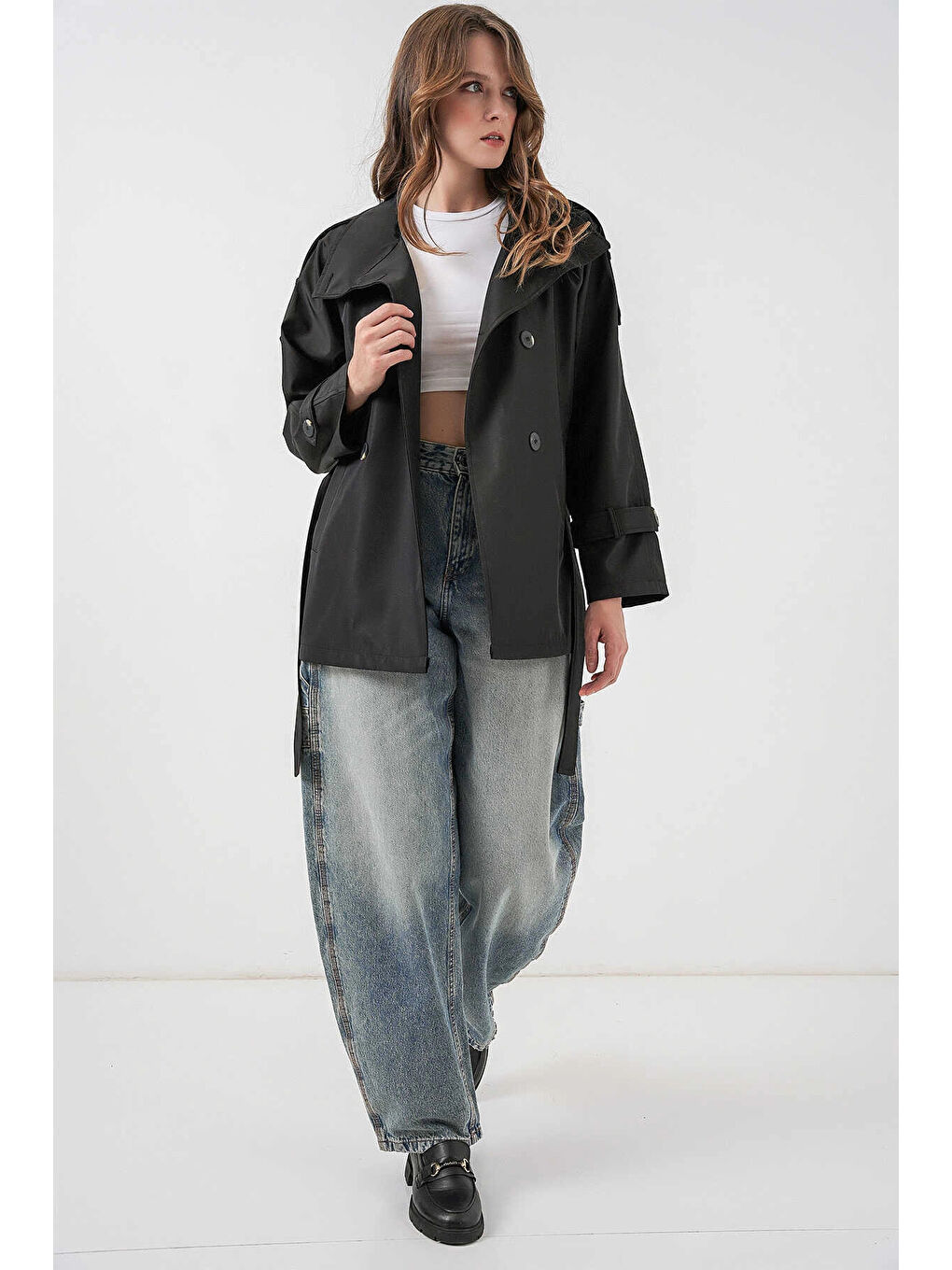 Kadın Siyah Dik Yaka Kuşaklı Astarlı Kısa Trençkot HZL25W-BD159801-1