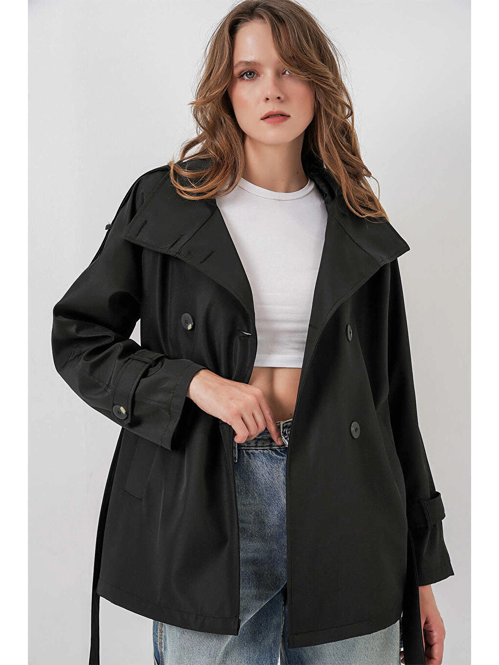 Kadın Siyah Dik Yaka Kuşaklı Astarlı Kısa Trençkot HZL25W-BD159801-2