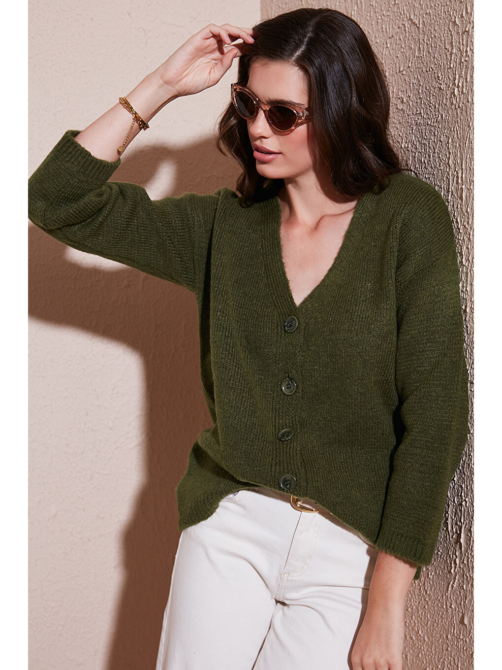 Haki Regular Fit V Yaka Düğmeli Triko Hırka 4616229-3