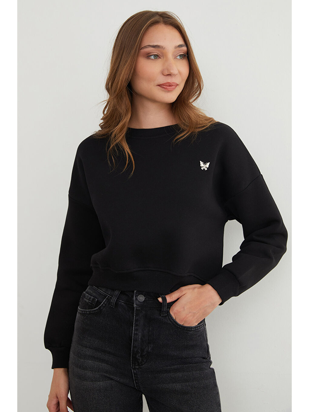 Siyah 3 İplik Metal Kelebek Aksesuarlı Sweatshirt