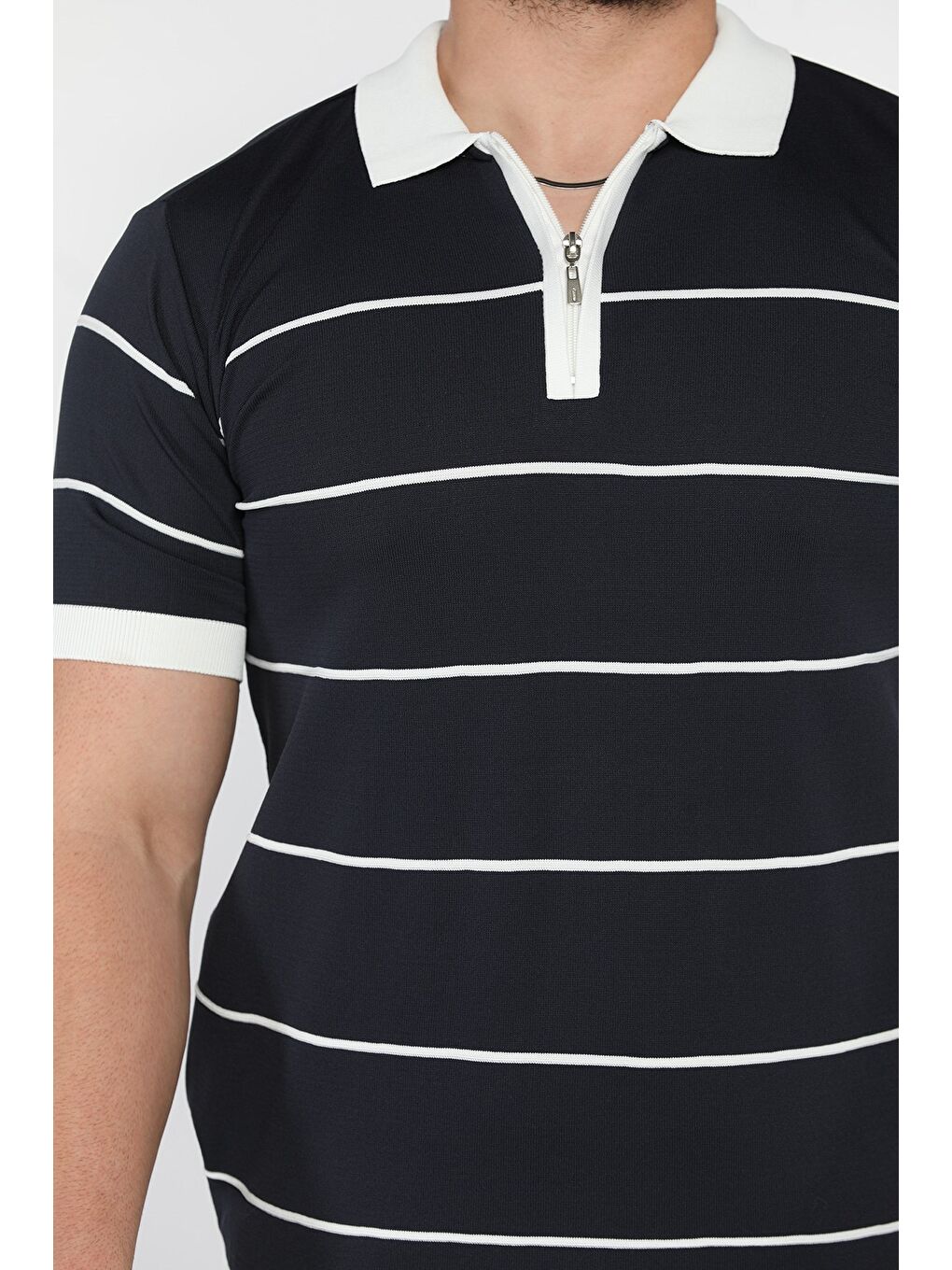Lacivert Erkek Polo Yaka Yarım Fermuarlı Çizgi Desenli Triko Tişört-3