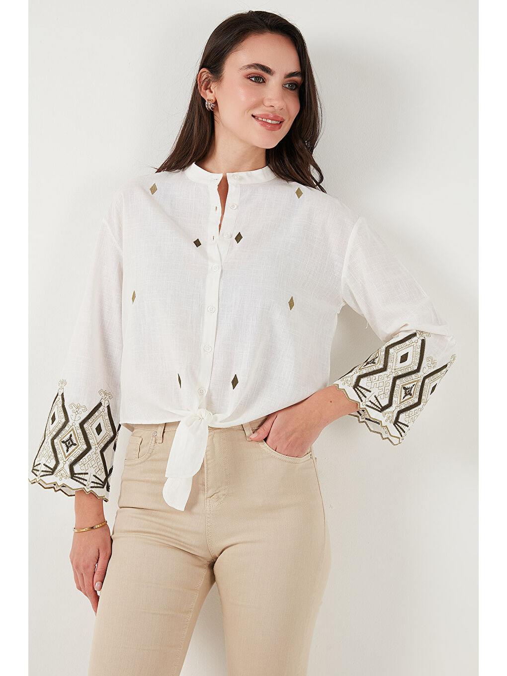 Pamuklu Nakışlı Belden Bağlamalı Hakim Yaka Kadın Gömlek 6110097-3