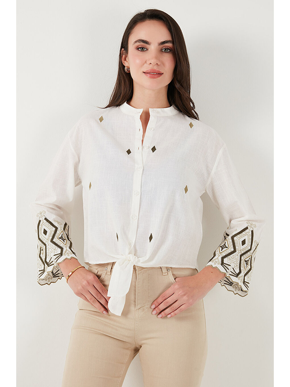 Pamuklu Nakışlı Belden Bağlamalı Hakim Yaka Kadın Gömlek 6110097-4