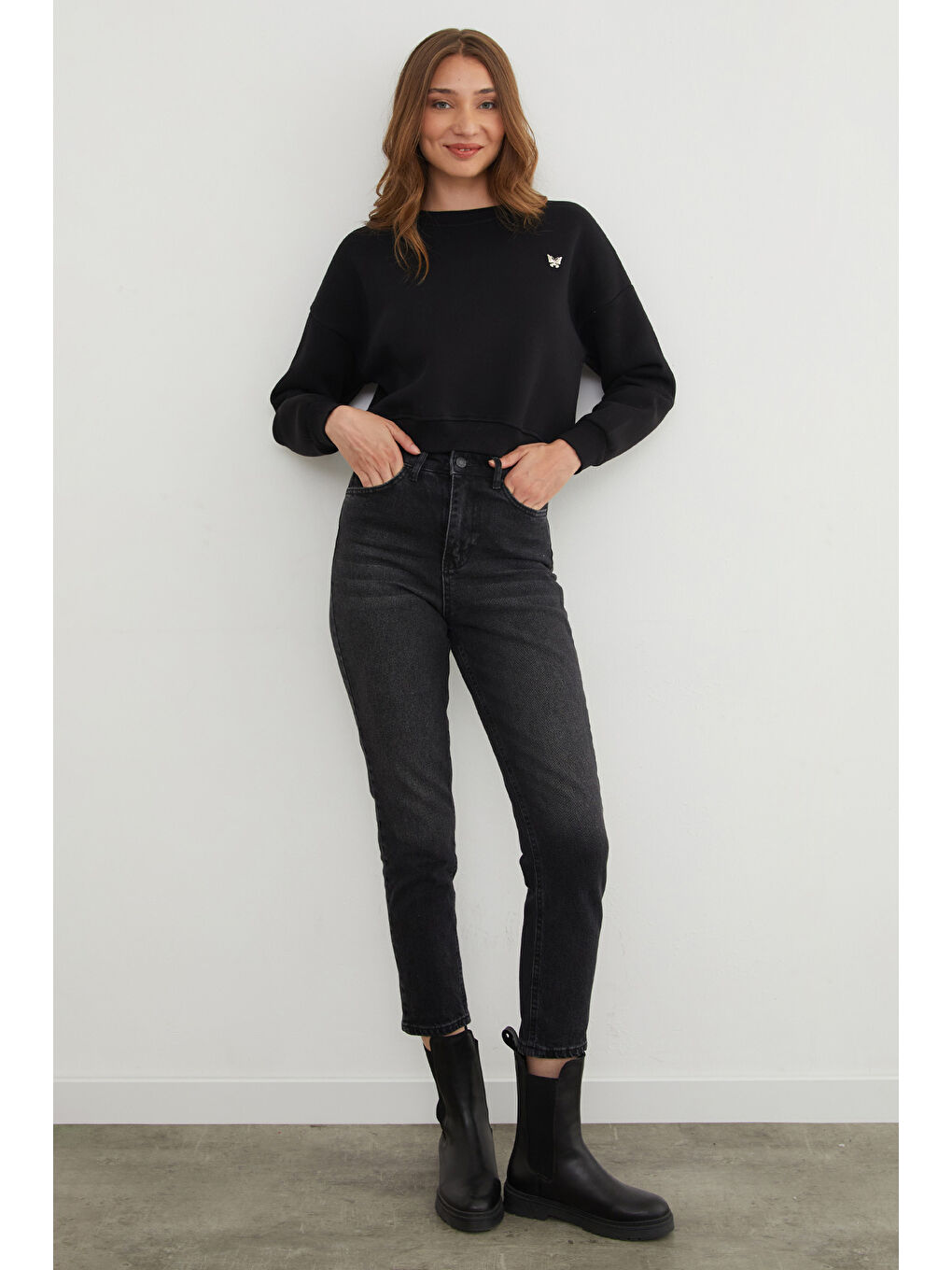 Siyah 3 İplik Metal Kelebek Aksesuarlı Sweatshirt-1