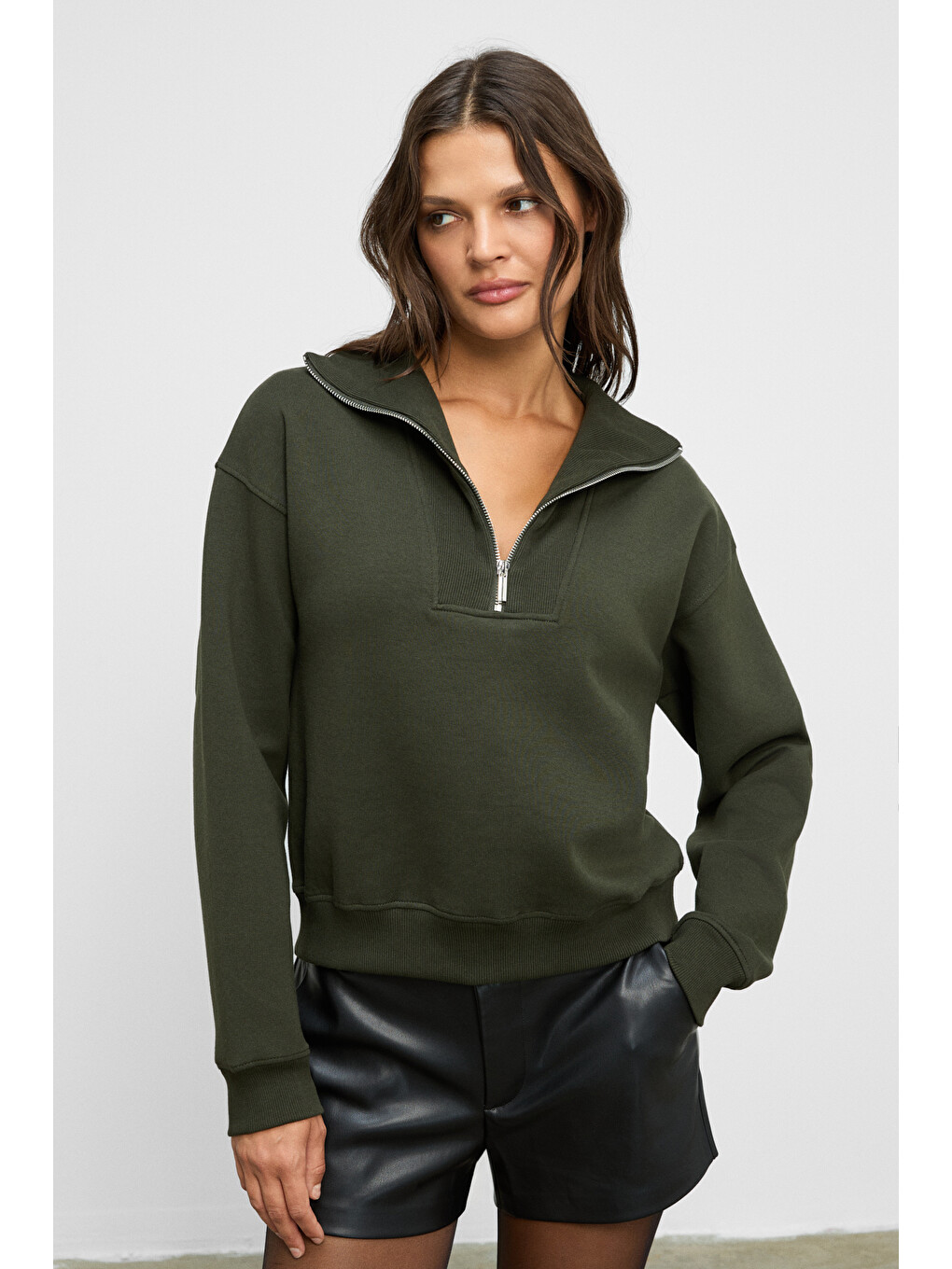 Endora Kadın Yumuşak Polarlı Kumaşlı Yakası Fermuarlı Regular Haki Sweatshirt-1