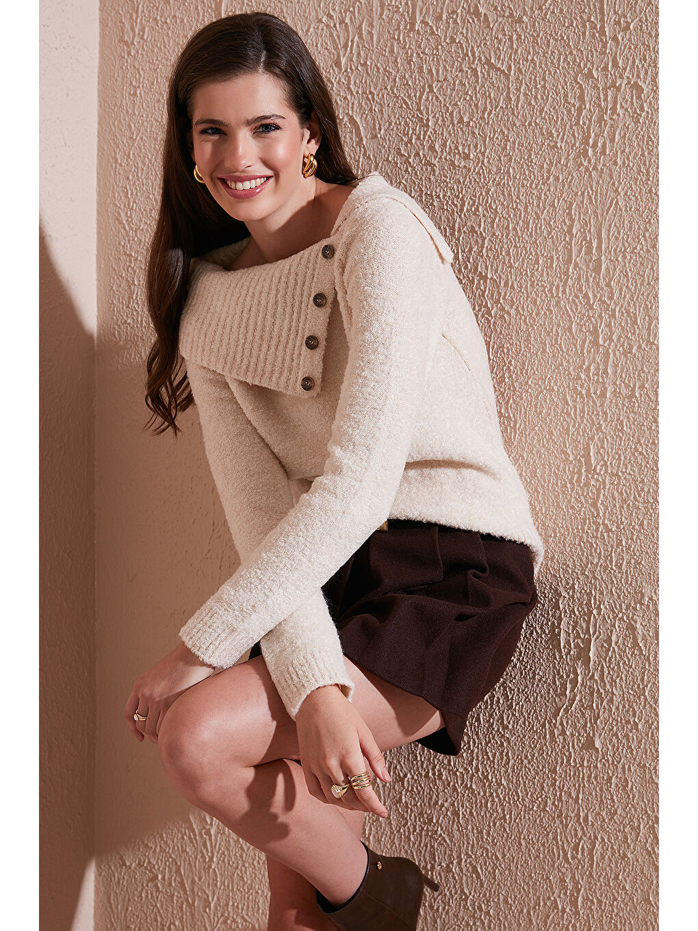 Bej Premium Regular Fit Kayık Yaka Düğme Detaylı Kazak 680KZ002563-2