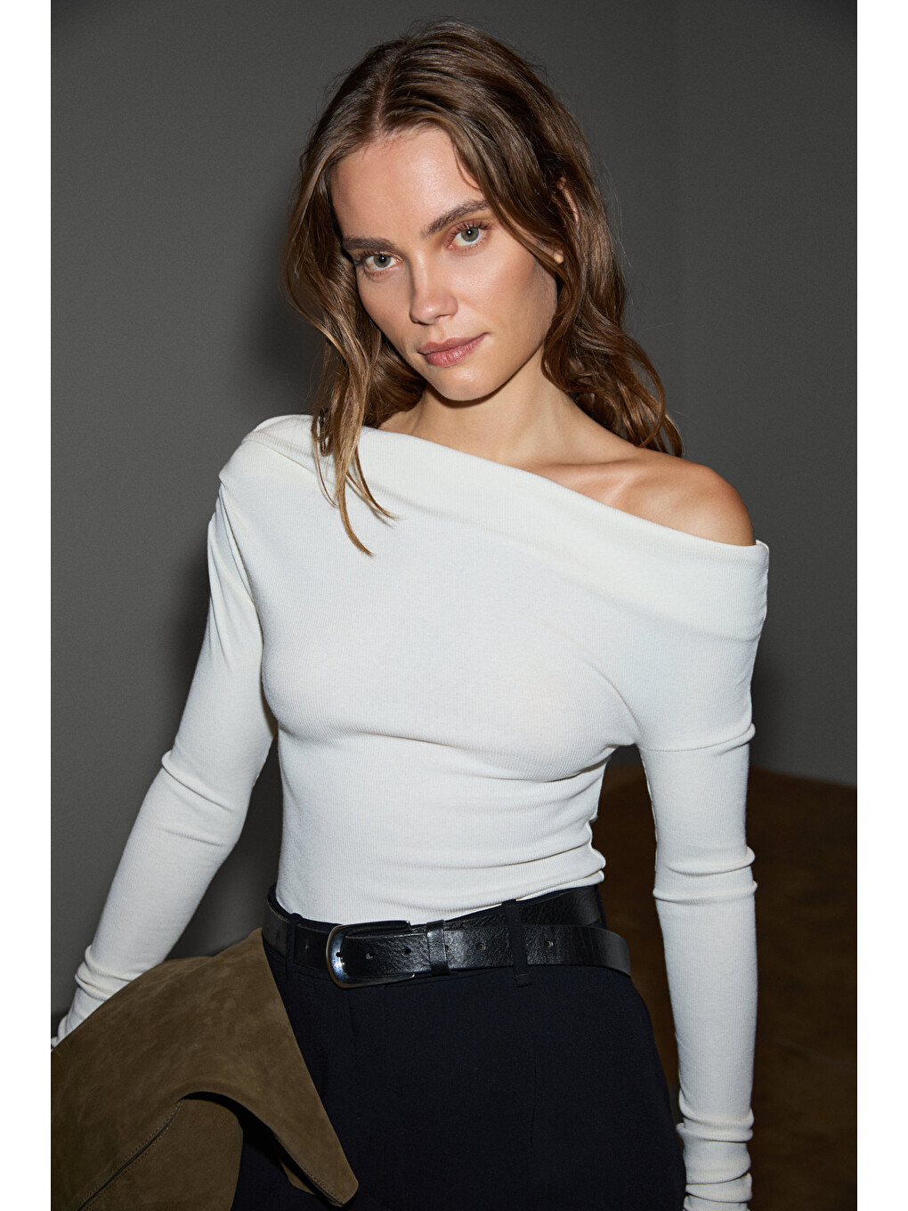Olıvıenn Kadın Omuzu Açık Asimetrik Yakalı Uzun Kollu Slim Fit Ekru Bluz-2