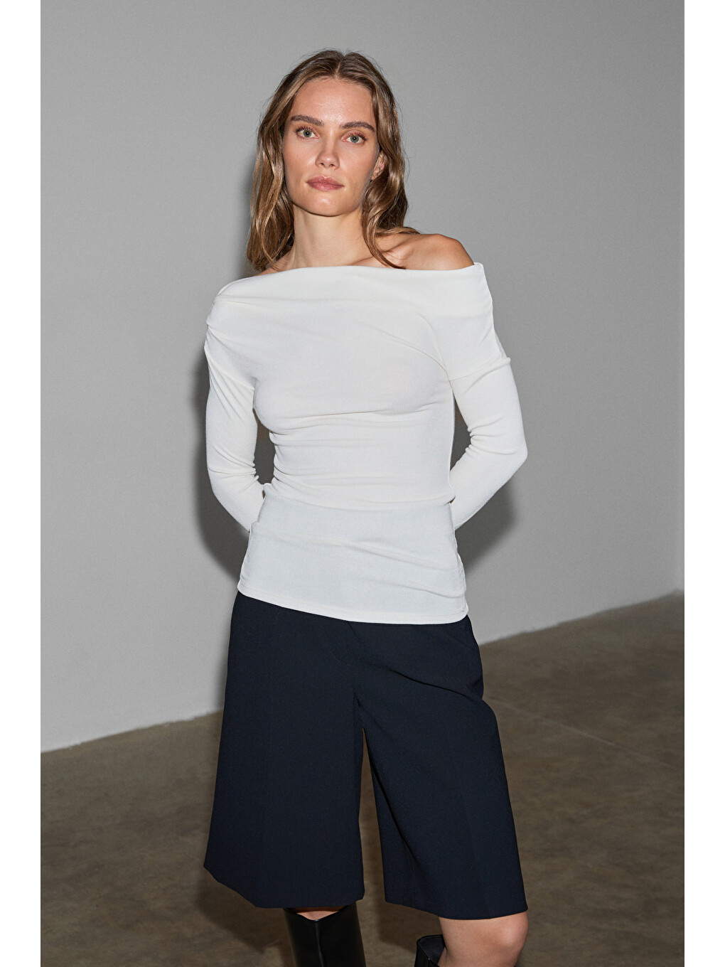 Olıvıenn Kadın Omuzu Açık Asimetrik Yakalı Uzun Kollu Slim Fit Ekru Bluz-3