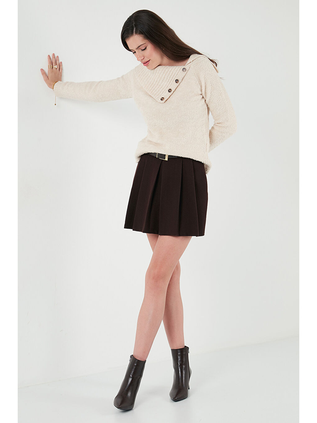 Bej Premium Regular Fit Kayık Yaka Düğme Detaylı Kazak 680KZ002563-3