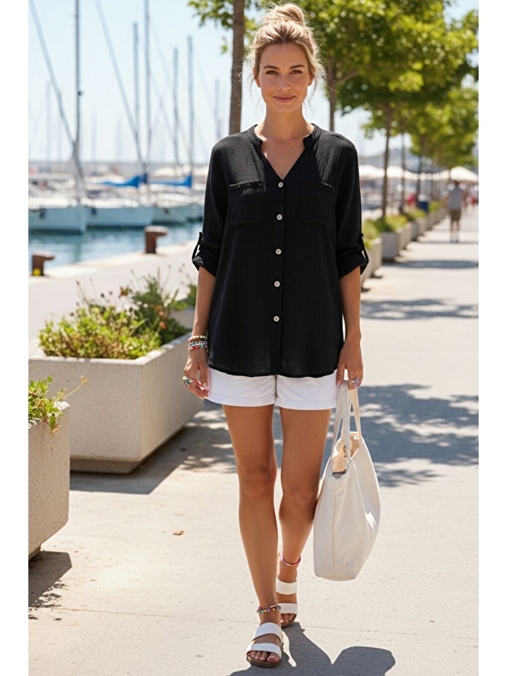 Siyah Hakim Yaka Düğmeli 3/4 Kol Çift Cepli Arkası Fistolu Casual Müslin Salaş Dokuma Gömlek 74 65-5