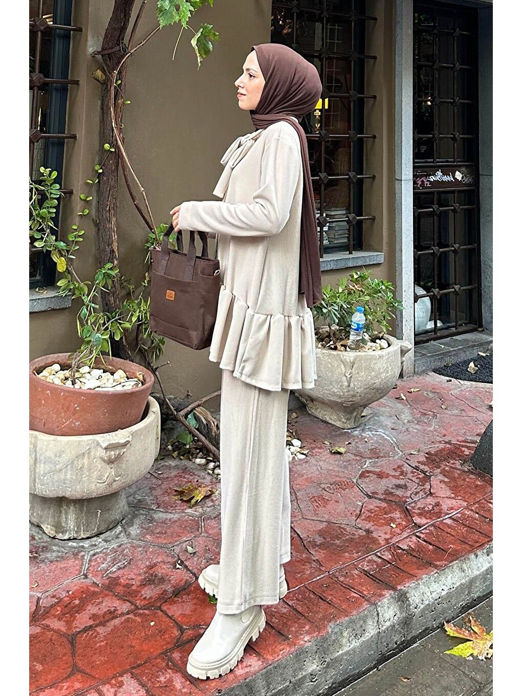 Bej Örme Fitilli Kumaş Eteği Volan Detaylı Tesettür Takım Taş-1