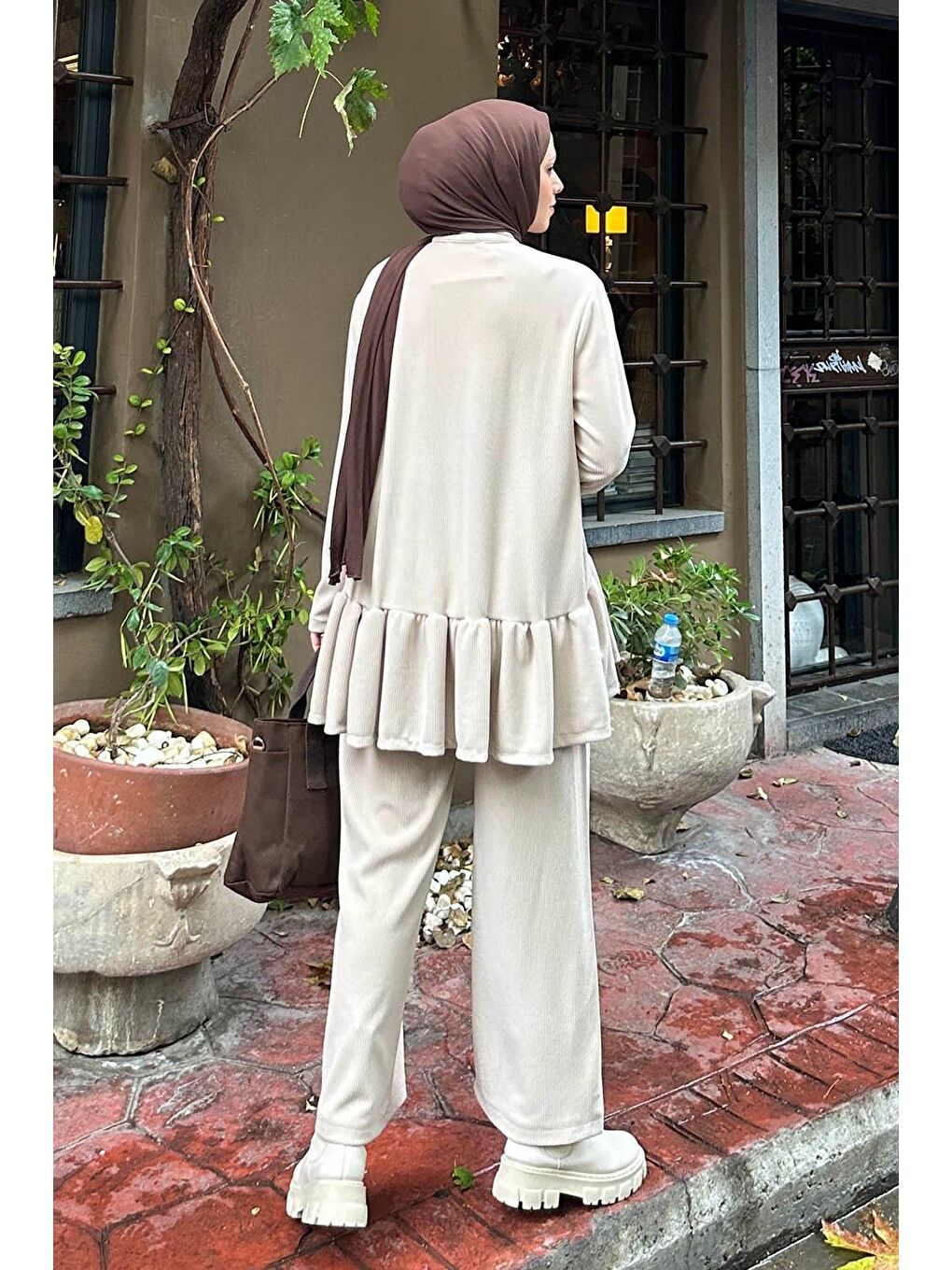 Bej Örme Fitilli Kumaş Eteği Volan Detaylı Tesettür Takım Taş-3