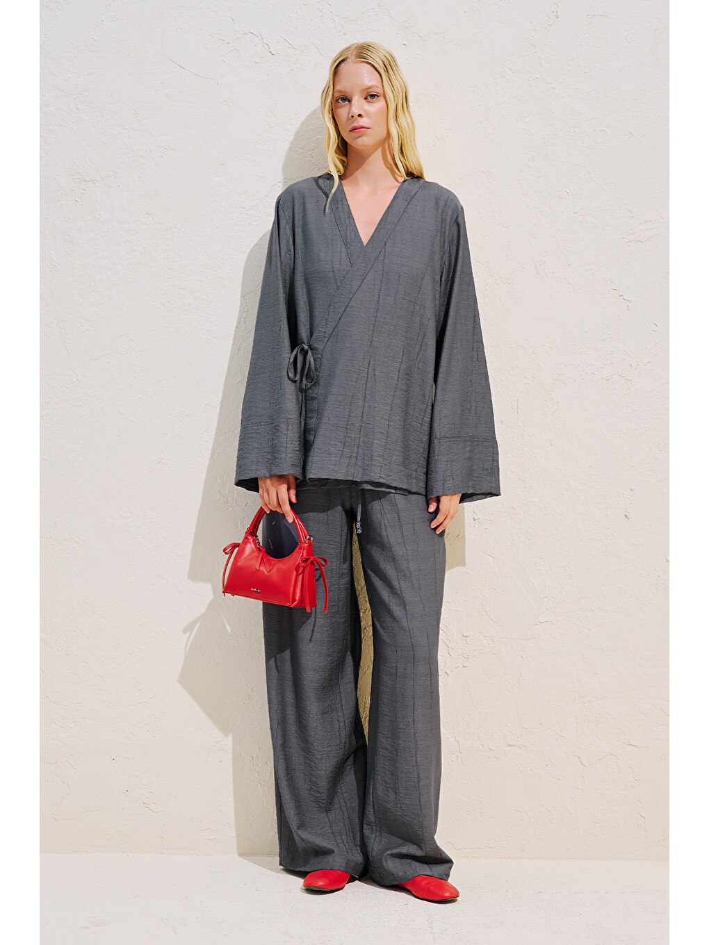 Dokulu Bağlamalı Kimono Bluz Gri
