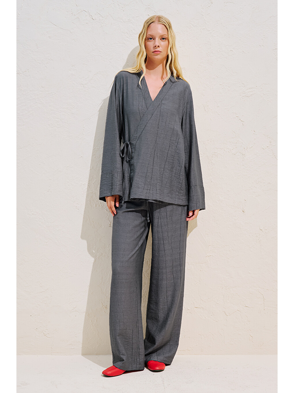 Dokulu Bağlamalı Kimono Bluz Gri-1