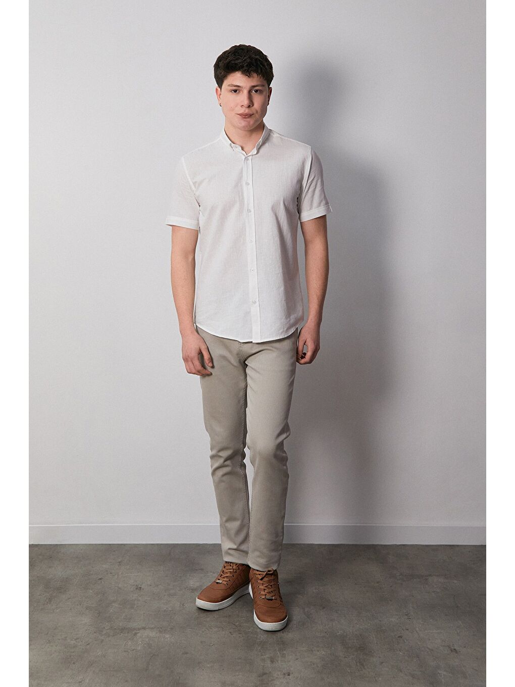 Beyaz Basic Kısa Kollu Keten Gömlek-1