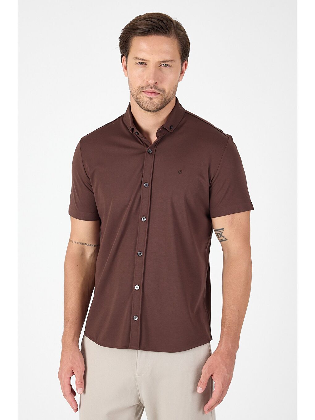 Koyu Kahverengi Kısa Kol Düğmeli Yaka Cepsiz Performans Ürün Slim Fit Büyük Beden Gömlek 1004250256-1