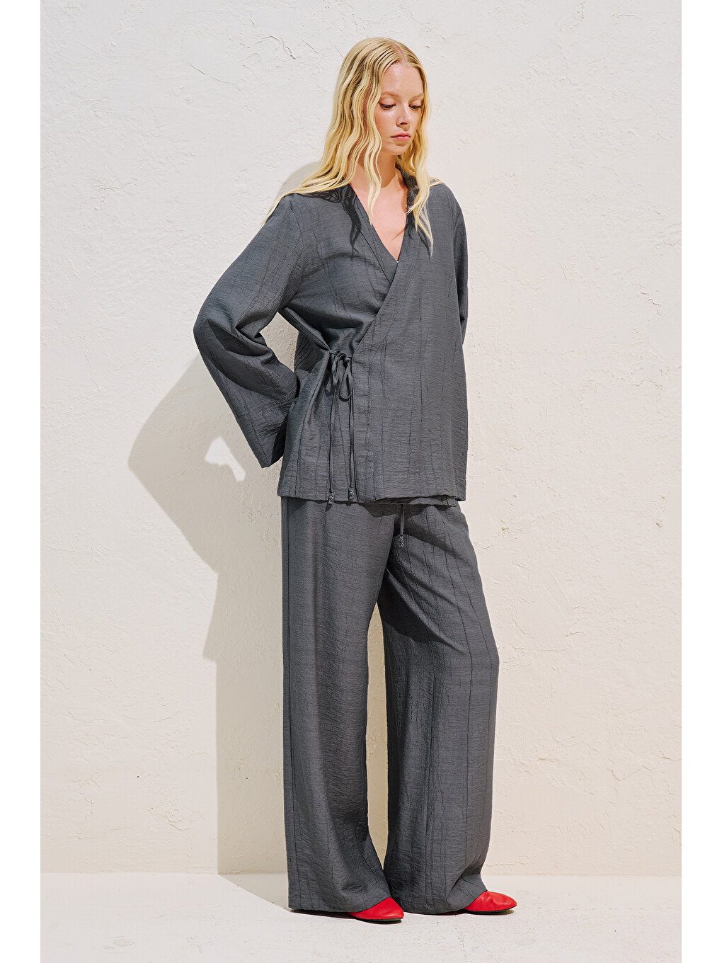 Dokulu Bağlamalı Kimono Bluz Gri-6