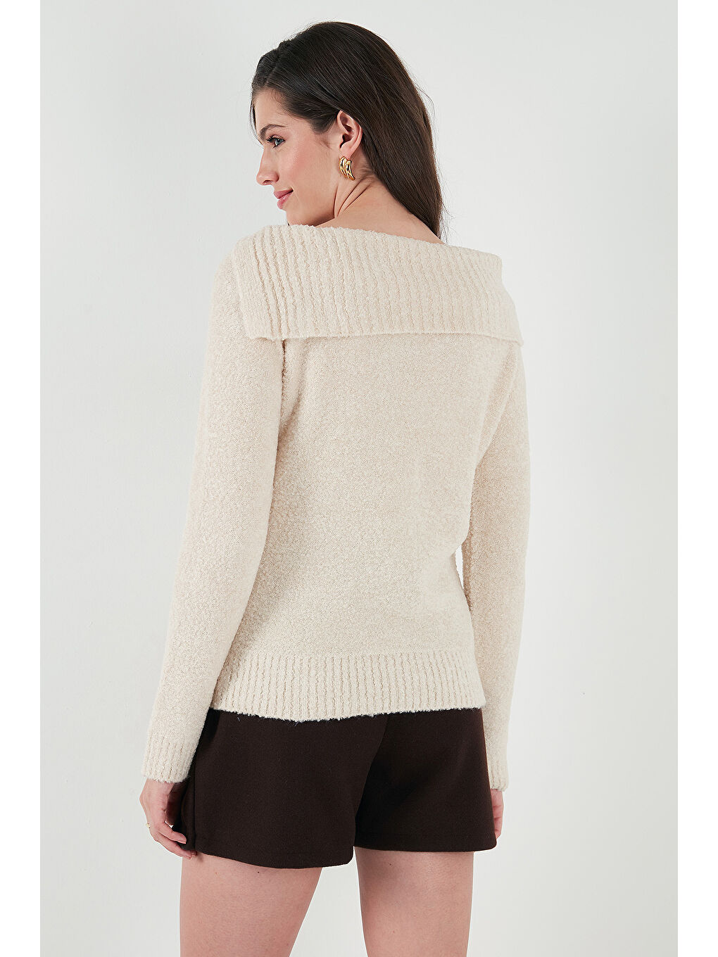 Bej Premium Regular Fit Kayık Yaka Düğme Detaylı Kazak 680KZ002563-6