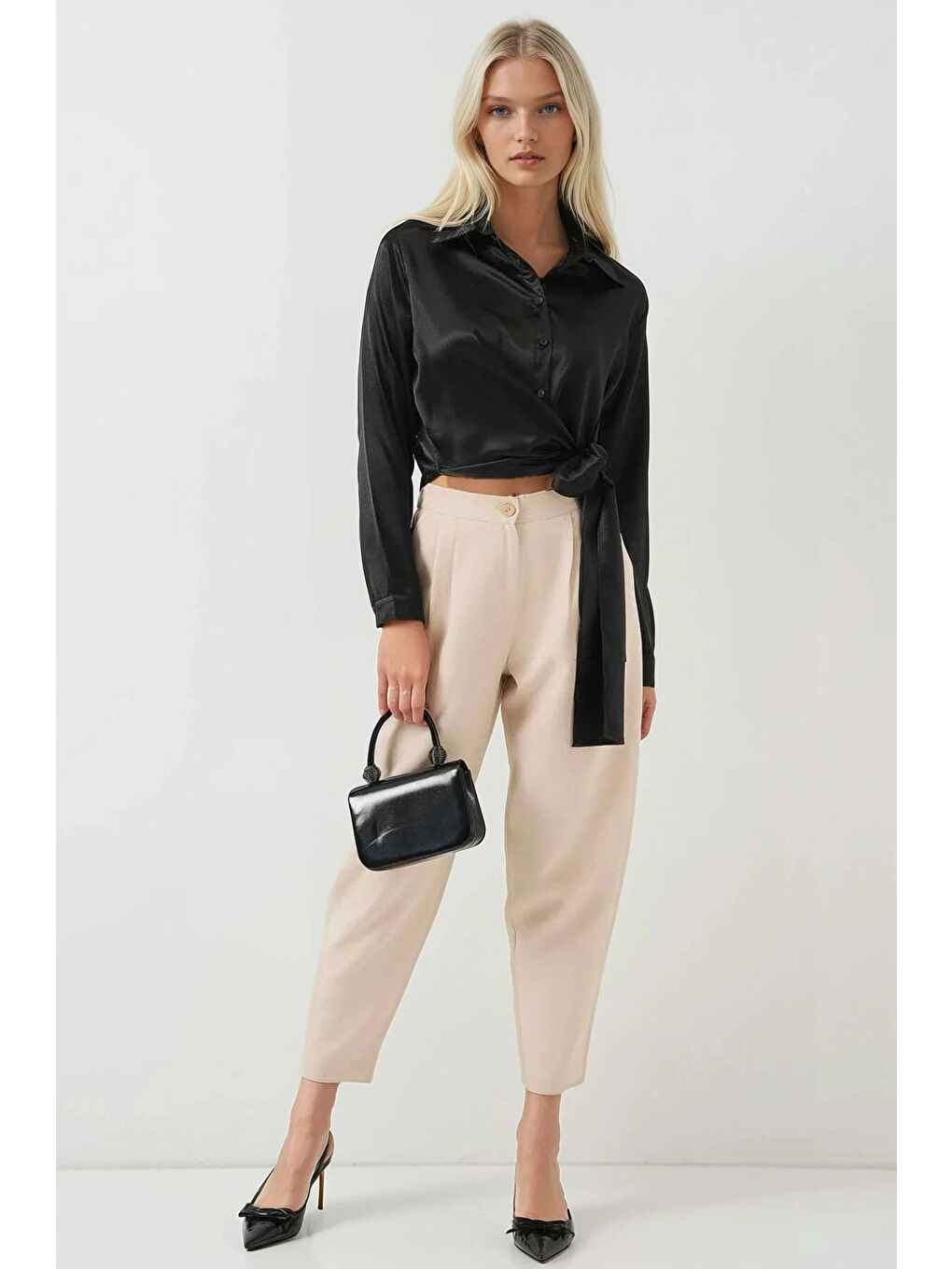 Kadın Siyah Bağlama Detaylı Saten Yüzeyli Gömlek HZL25S-BD1202871-1