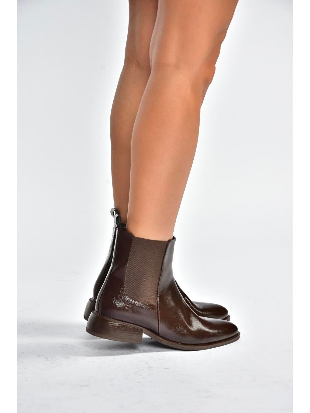 Kahverengi Kadın Bot V312367309-2