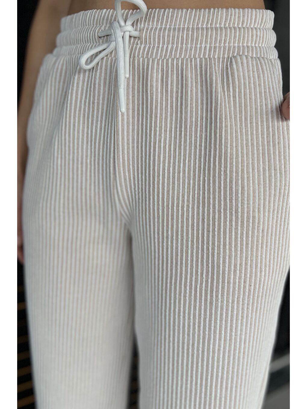 Bej Kadın Su Yolu Çizgili Bol Paça Pantolon-3