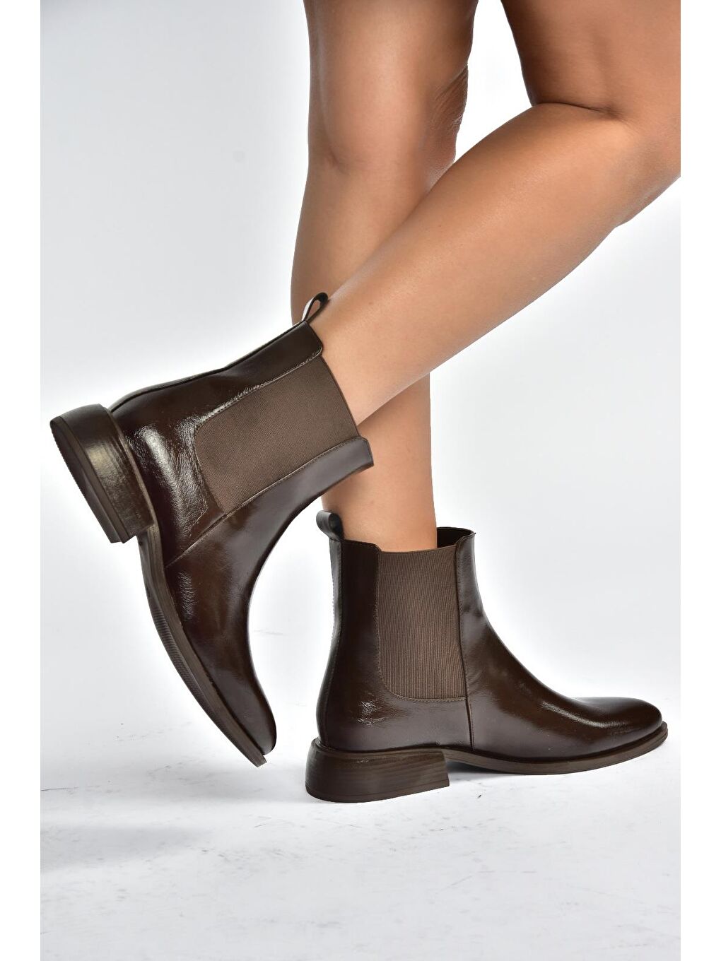 Kahverengi Kadın Bot V312367309-3