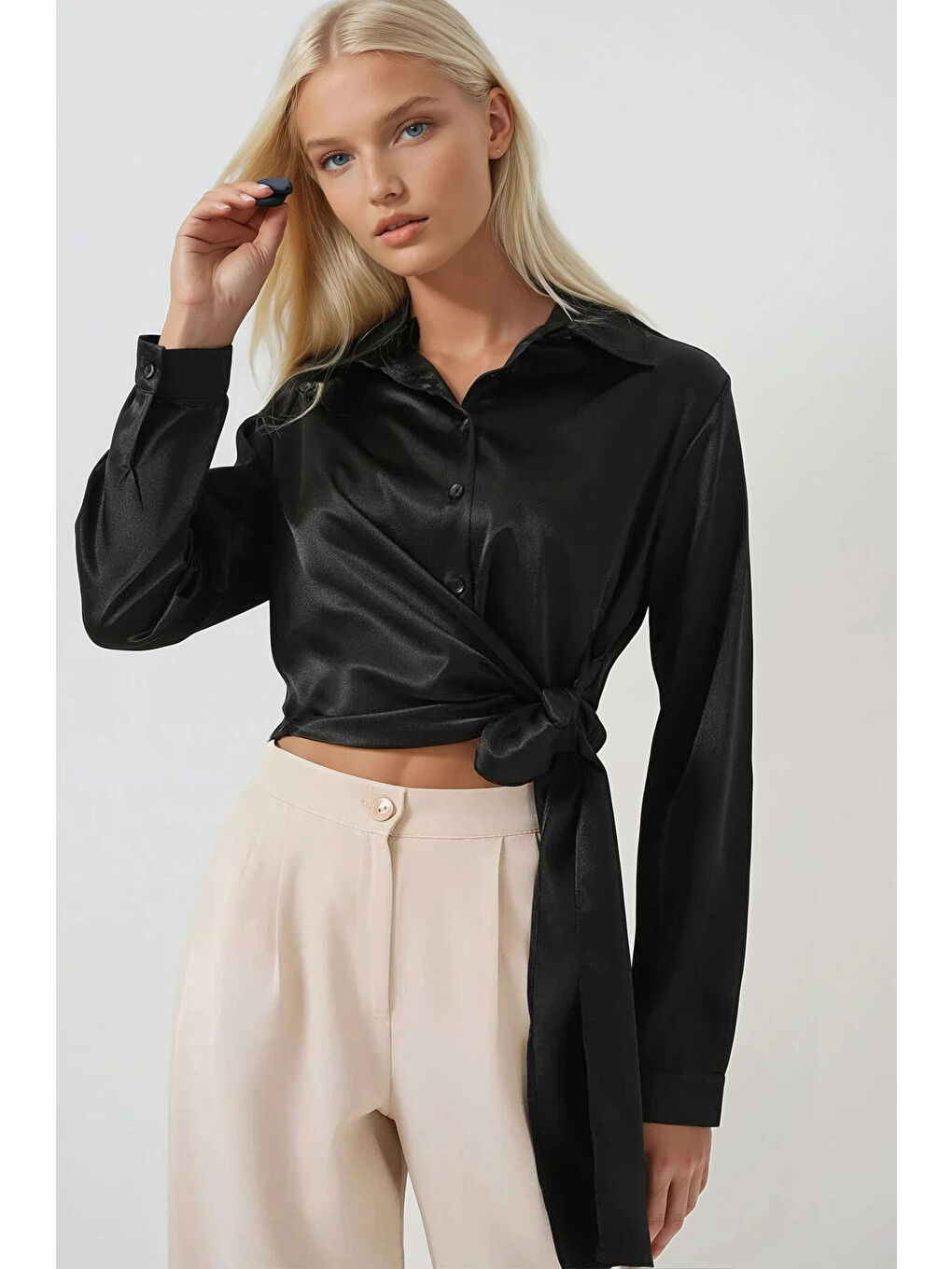 Kadın Siyah Bağlama Detaylı Saten Yüzeyli Gömlek HZL25S-BD1202871-3