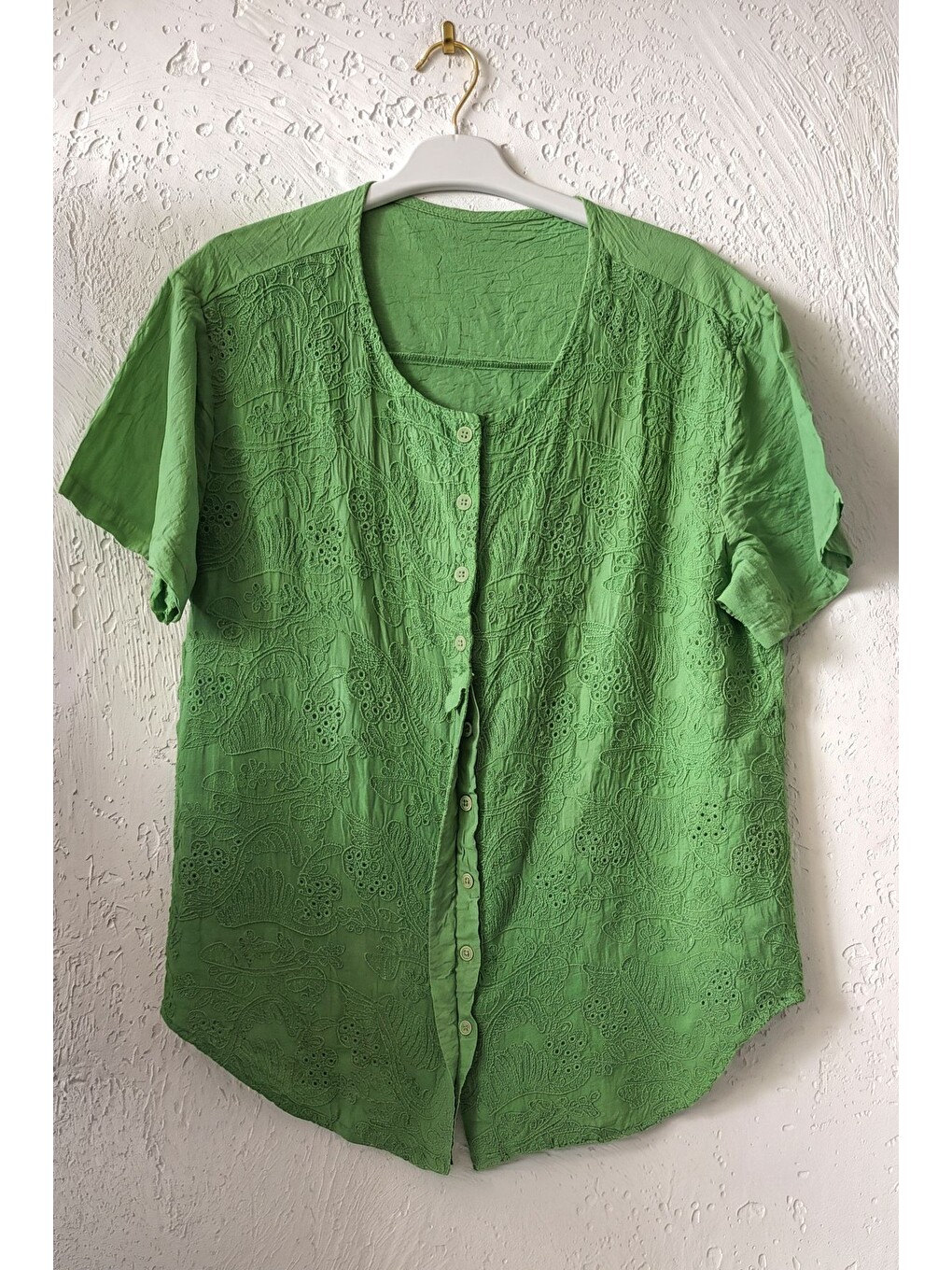 Fıstık Yeşili Yuvarlak Yaka Kısa Kol Düğmeli Brodeli Yıkamalı Casual Pamuklu Dokuma Bluz 67 54-1