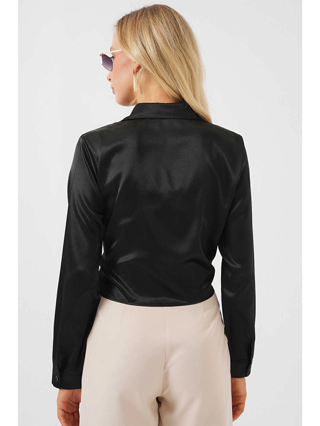 Kadın Siyah Bağlama Detaylı Saten Yüzeyli Gömlek HZL25S-BD1202871-4