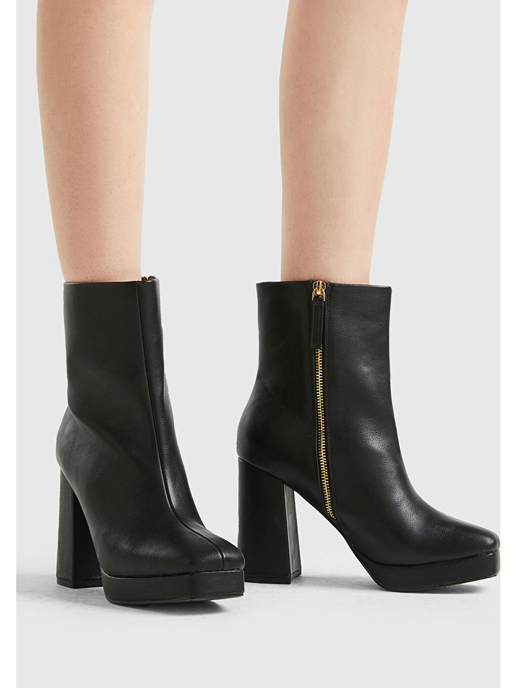 Kadın Siyah Suni Deri Yarım Çizme-2