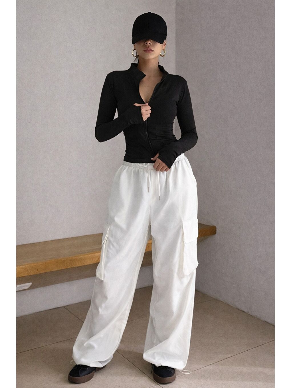 Siyah Kadın Bej İki İplik Fermuarlı Dar Kesim Mevsimlik Hırka – Dik Yaka Fit Basic Ceket