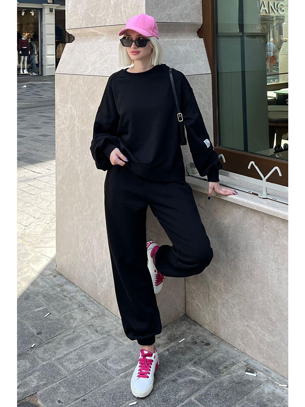 Siyah Bisiklet Yaka Arma Detaylı Kadın Eşofman Takımı Mg2186