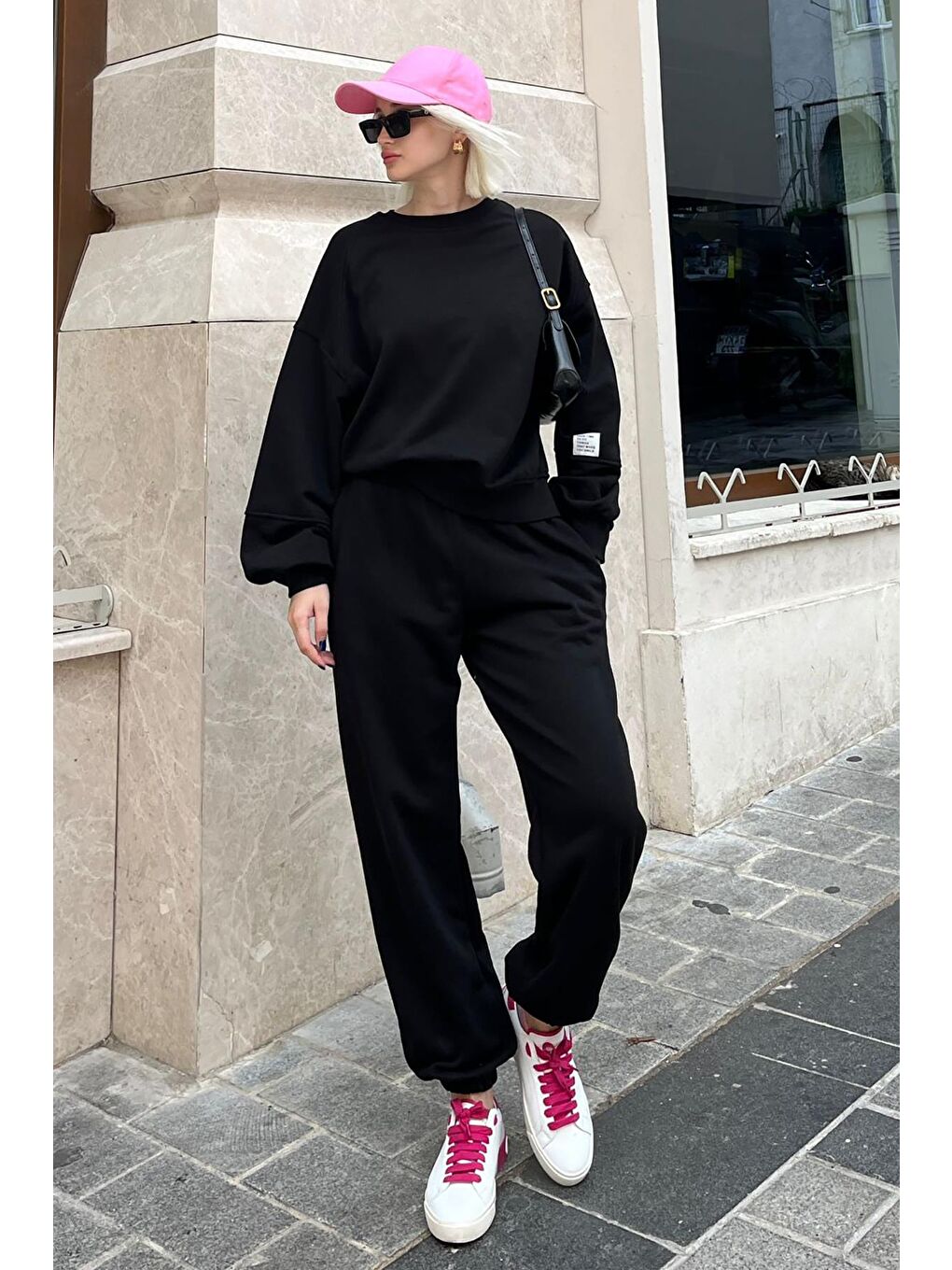 Siyah Bisiklet Yaka Arma Detaylı Kadın Eşofman Takımı Mg2186-1