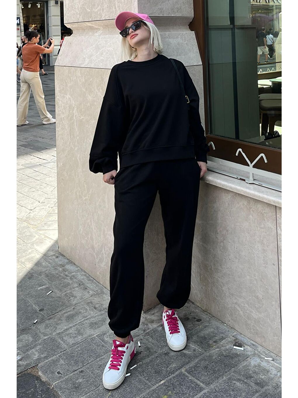 Siyah Bisiklet Yaka Arma Detaylı Kadın Eşofman Takımı Mg2186-4