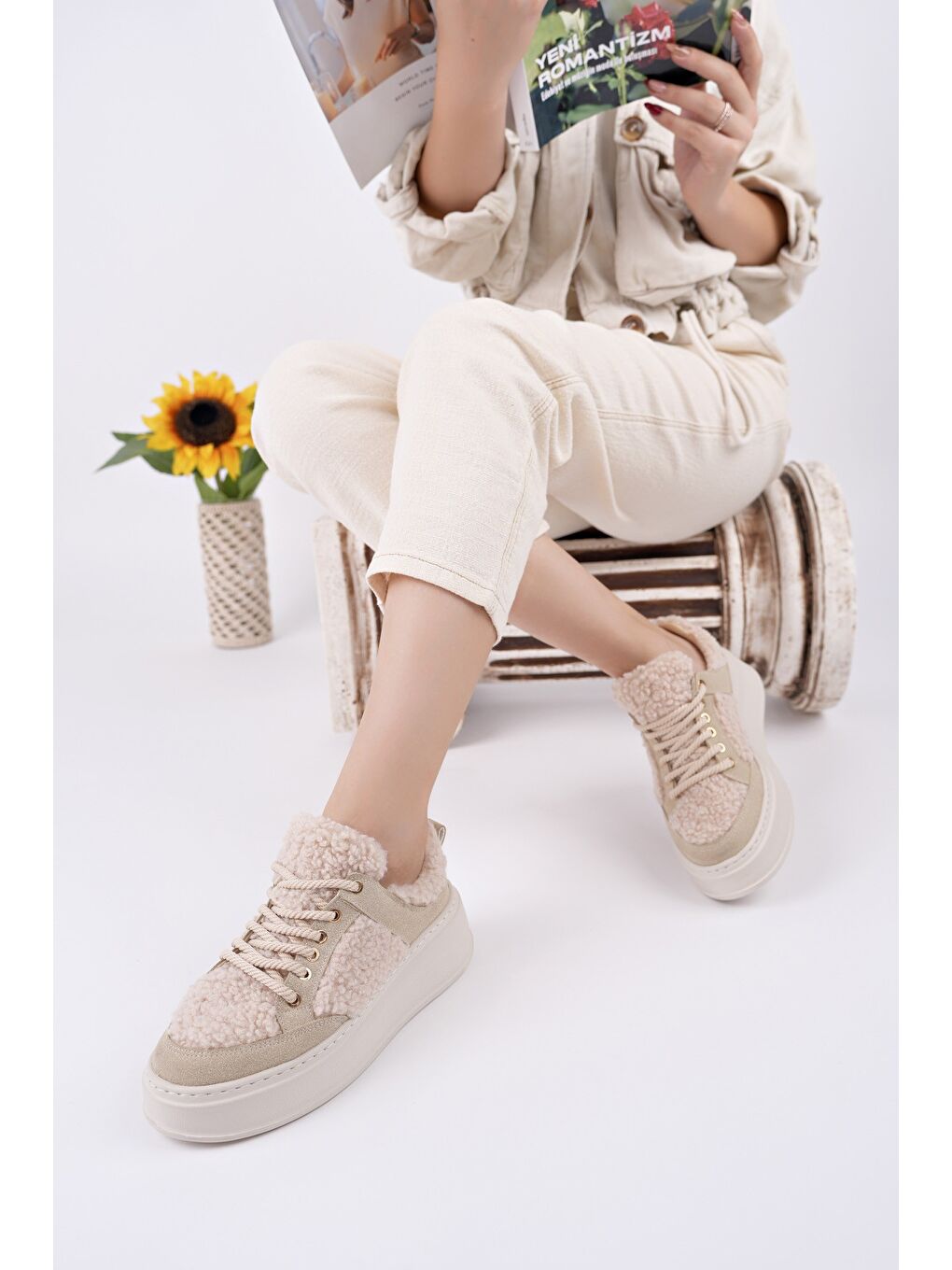 Bej FLEECY Kalın Taban Bağcıklı Pelüş Detaylı Kadın Kışlık Sneaker Spor Ayakkabı-4